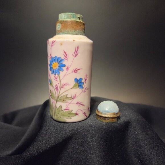 Vintage Hand-Painted Opal Glass Scent Bottle - Picture 4 of 4